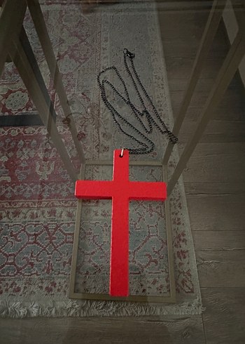 Gothik Ahşap Kırmızı Büyük Haç Kolye - Görsel 2