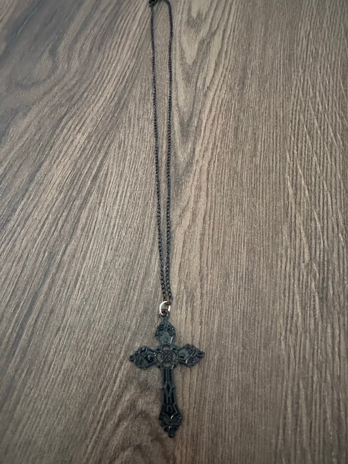 Gothik Siyah Haç Kolye - Görsel 3