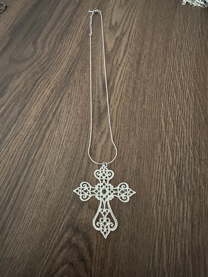 Gothik Nakış İşlemeli Haç Kolye - Görsel 4