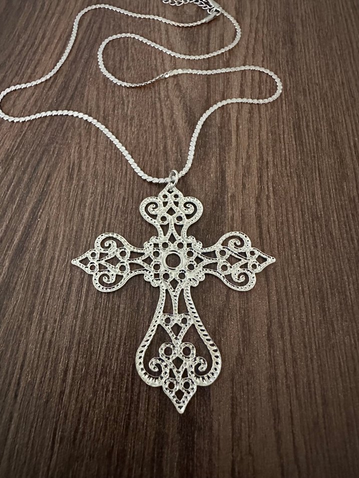 Gothik Nakış İşlemeli Haç Kolye - Görsel 2