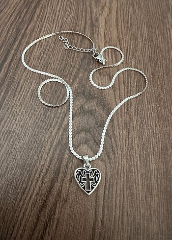 Kalp Motif Haç Kolye - Görsel 3