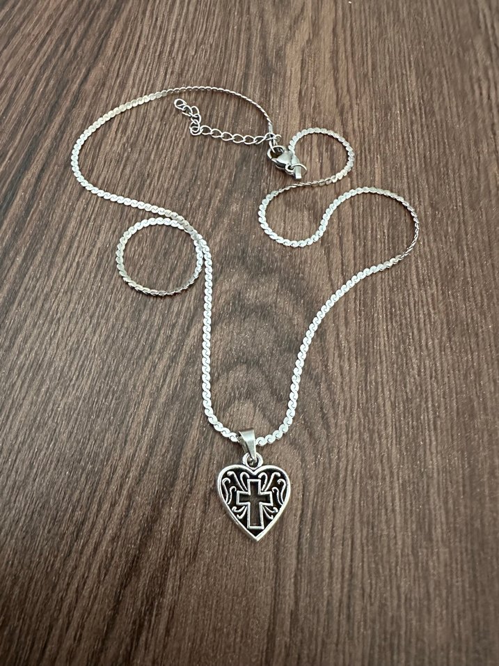 Kalp Motif Haç Kolye - Görsel 3