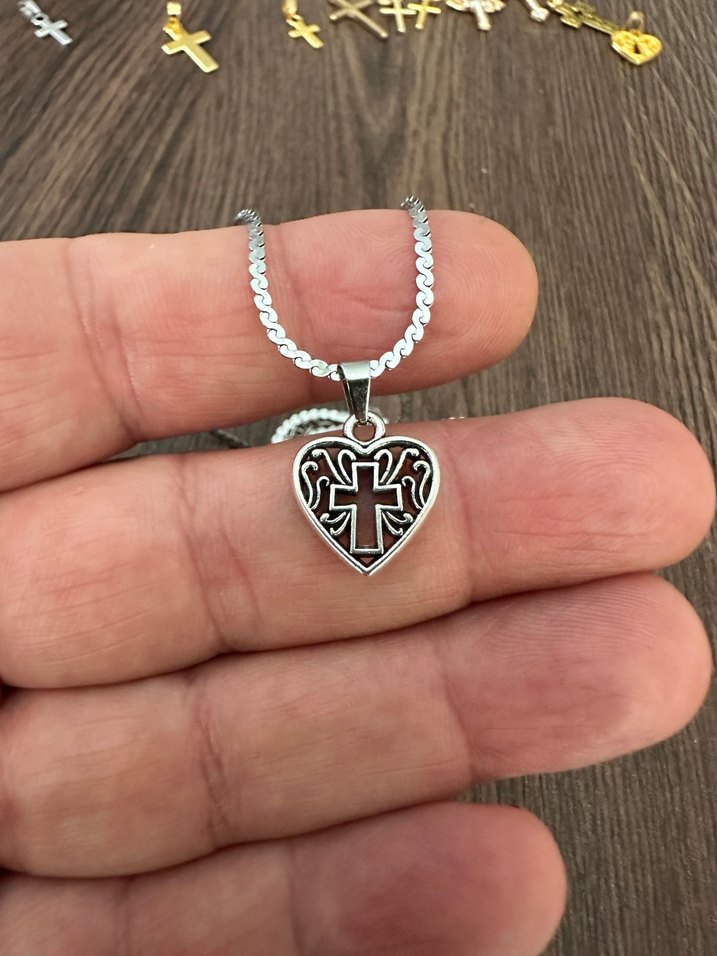 Kalp Motif Haç Kolye - Görsel 4