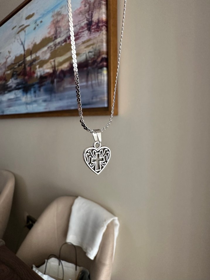 Kalp Motif Haç Kolye - Görsel 2