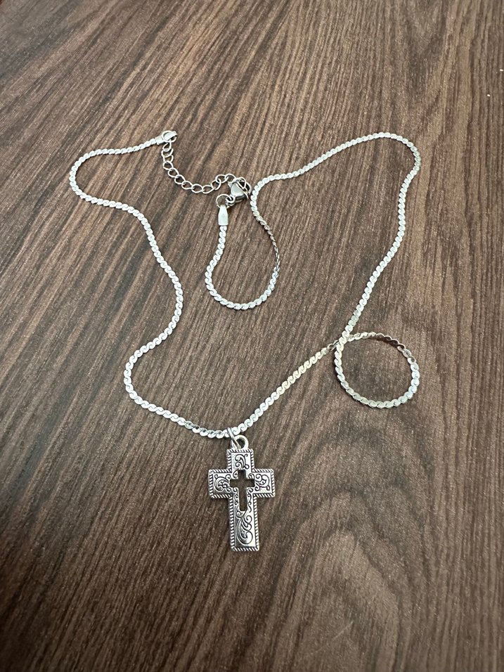 Desenli Haç Kolye - Görsel 3