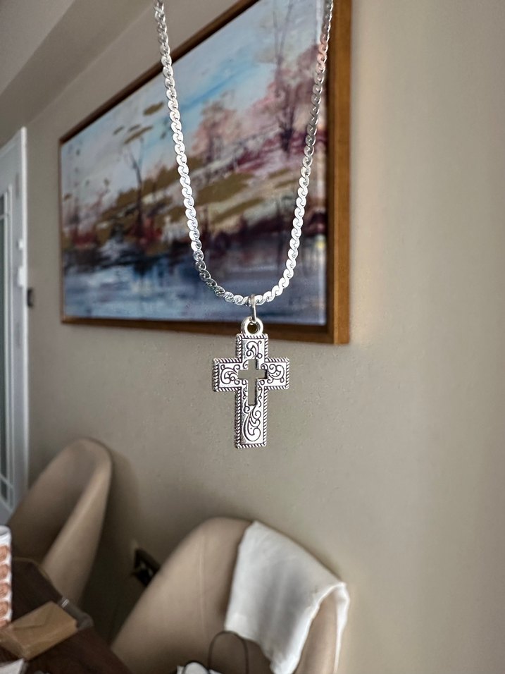 Desenli Haç Kolye - Görsel 2
