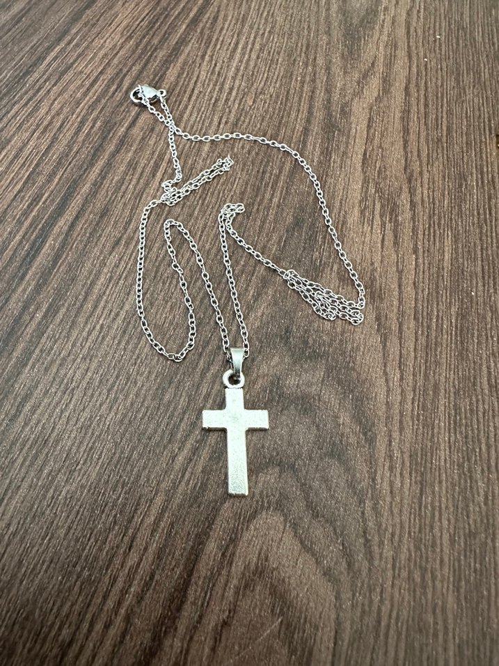 Minimalist Çelik Haç Kolye - Görsel 3