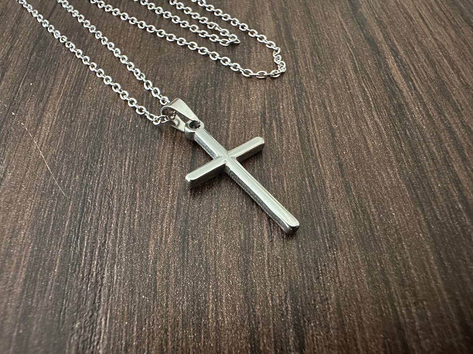 Minimalist Çelik Haç Kolye - Görsel 3