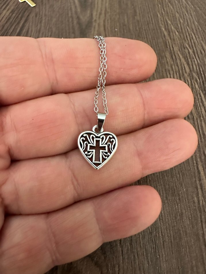 Kalp Motif Haç Kolye - Görsel 4