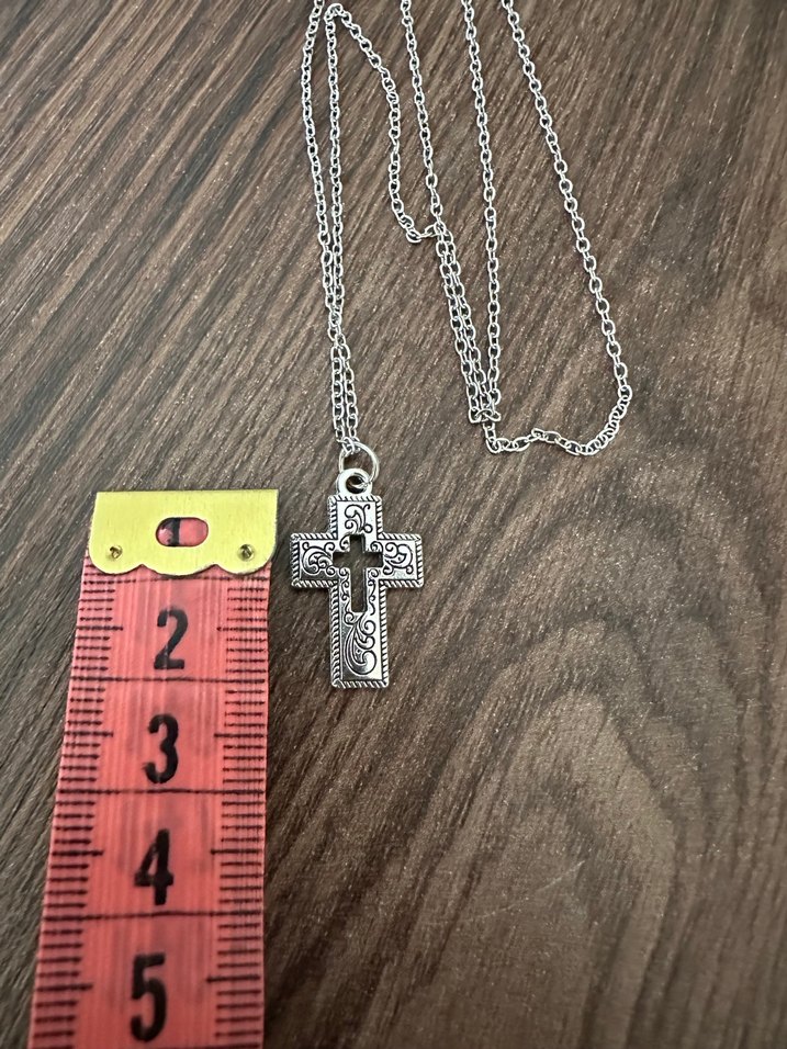 Desenli Haç Kolye - Görsel 3