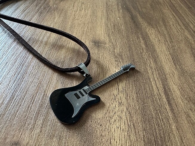 Diğer Gitar Motif Kolye (Deri Zincir dahil)