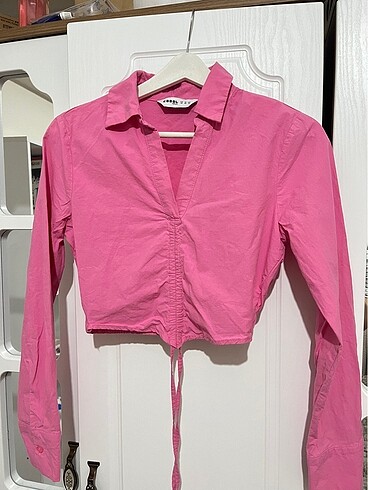 Pembe crop gömlek