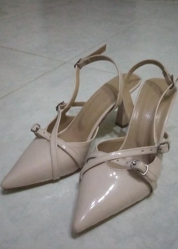 Bej Rugan Tokalı Stiletto Kadın Topuklu Ayakkabı
