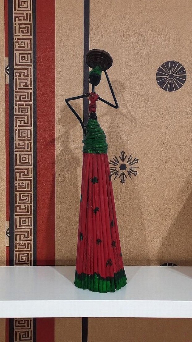 Renkli Kırmızı Kadın Figürü - Görsel 3