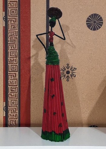 Renkli Kırmızı Kadın Figürü - Görsel 3