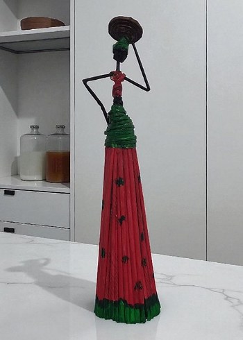 Renkli Kırmızı Kadın Figürü - Görsel 2