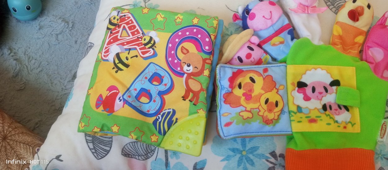 Renkli Nakışlı Çocuk Eldiveni ve Kitap - Görsel 2