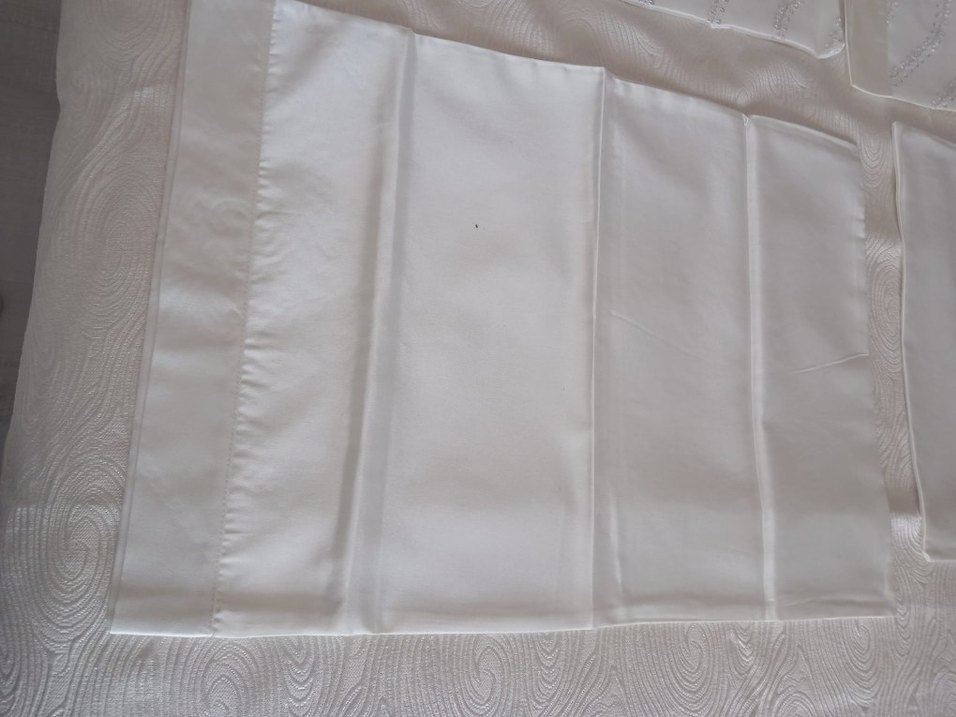 Nakışlı Beyaz Yatak Örtüsü - Görsel 2