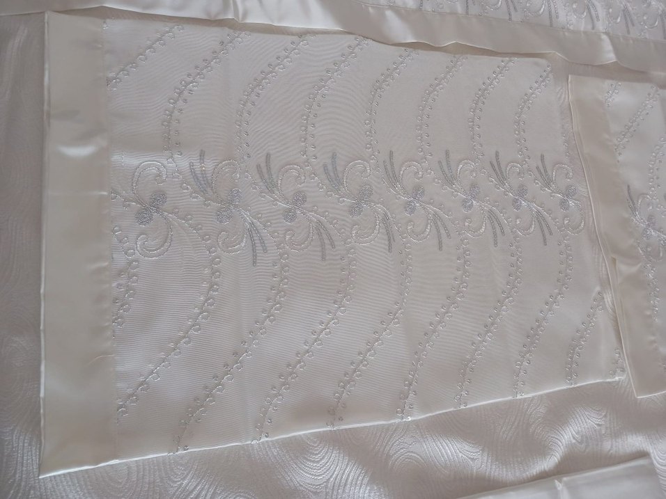 Nakışlı Beyaz Yatak Örtüsü - Görsel 4