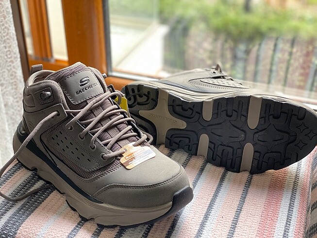 Skechers delmont