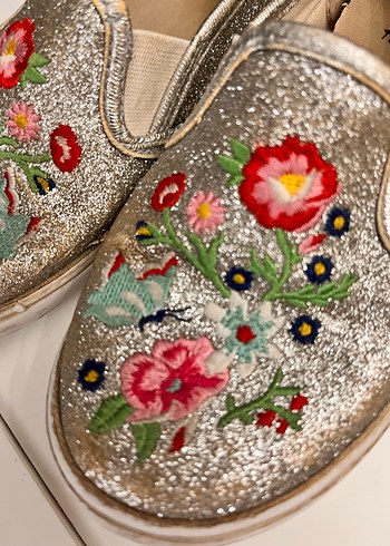 Kız Çocuk Gri Simli Nakışlı Babet - Görsel 5