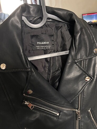 m Beden Pull and bear siyah deri ceket