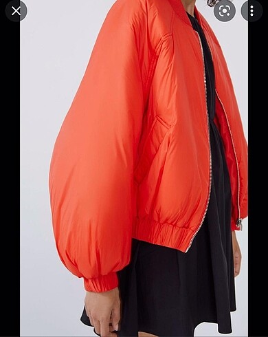 Zara kırmızı şişme mont M beden