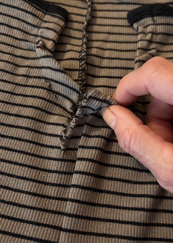 Gri Çizgili Mini Hamile Şortu - Görsel 4