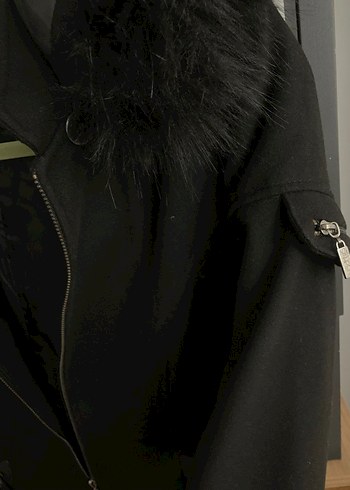 Kürk Detaylı Siyah Uzun Kadın Kaban - Görsel 4