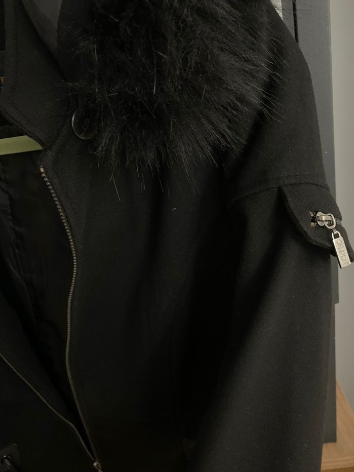 Kürk Detaylı Siyah Uzun Kadın Kaban - Görsel 4