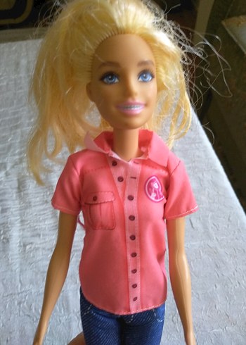 Barbie Pastel Pembe Gömlekli Bebek