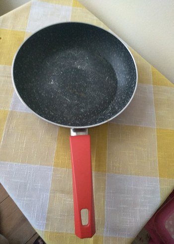 Diğer Kırmızı Saplı Gri Teflon Tava