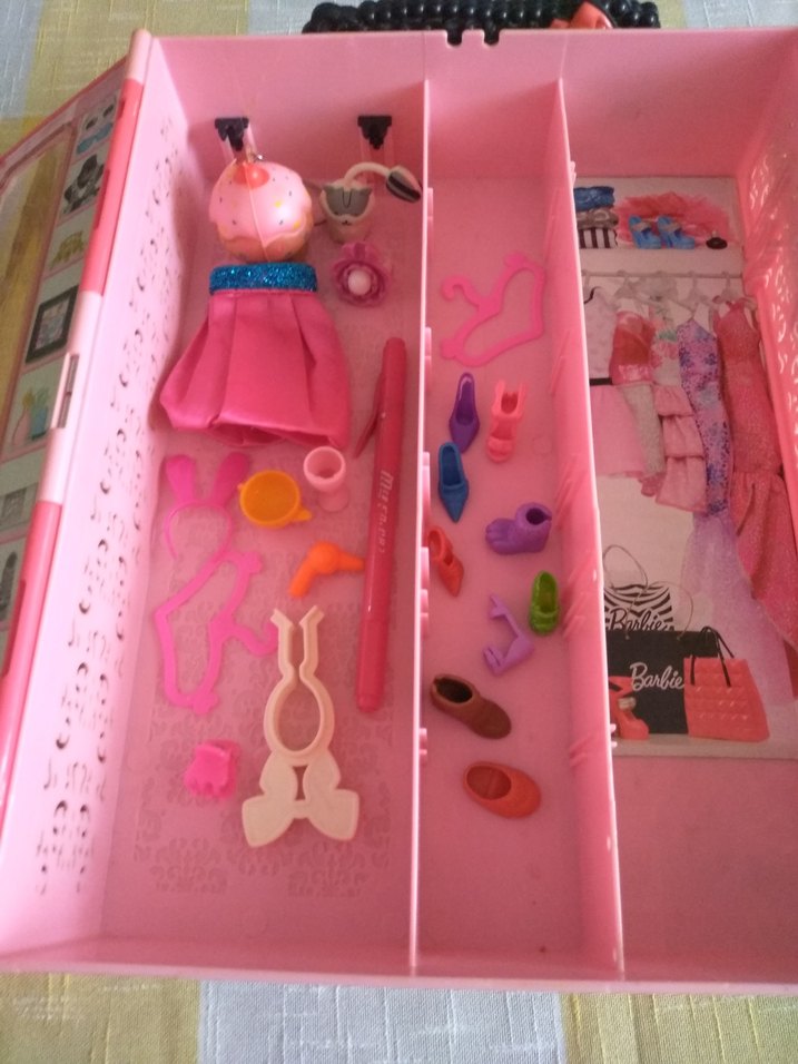 Barbie Pembe Oyuncak Dolap ve Puzzle Seti - Görsel 4