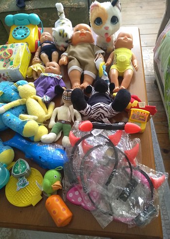 Renkli Çeşitli Oyuncak Bebekler ve Hayvanlar - Görsel 3