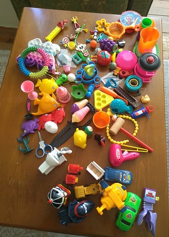 Renkli Çeşitli Oyuncak Bebekler ve Hayvanlar - Görsel 6