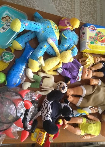 Renkli Çeşitli Oyuncak Bebekler ve Hayvanlar - Görsel 4