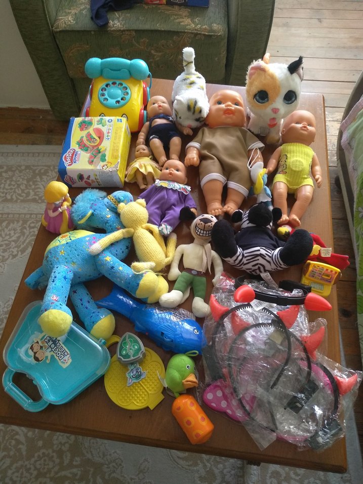 Renkli Çeşitli Oyuncak Bebekler ve Hayvanlar - Görsel 2