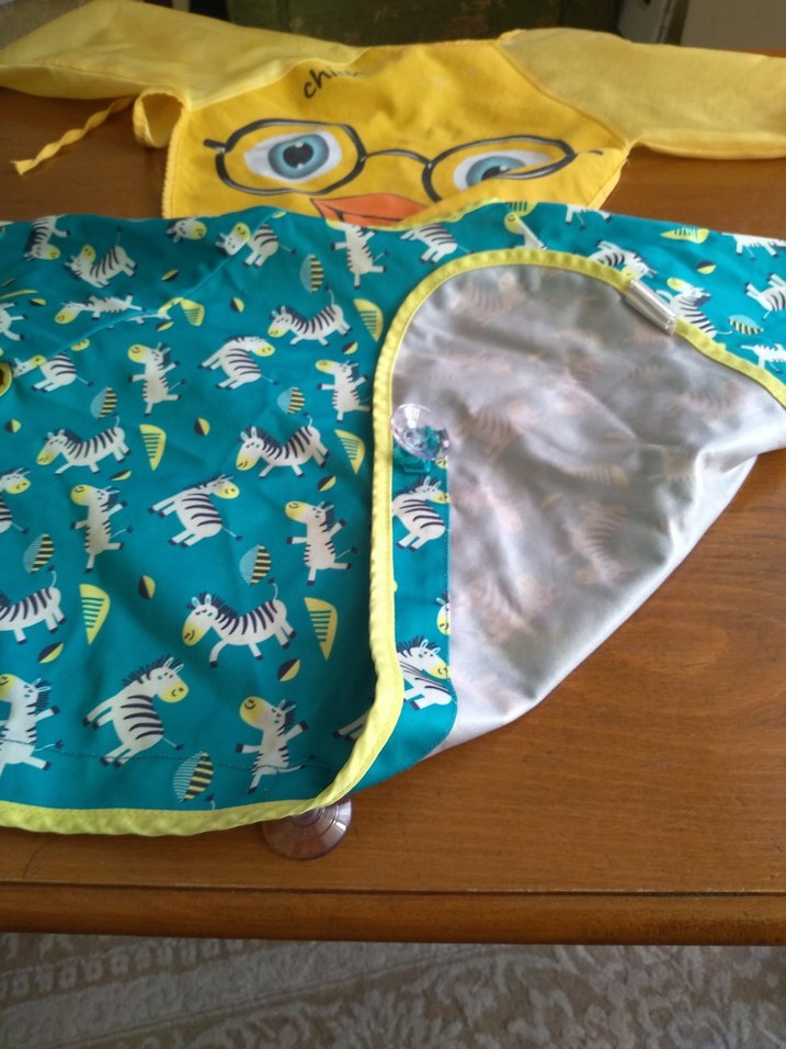 Renkli Baskılı Bebek Önlüğü - Görsel 2