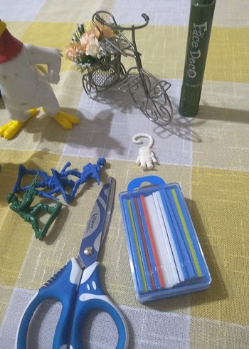 Renkli Çeşitli Oyuncak Seti - Görsel 3