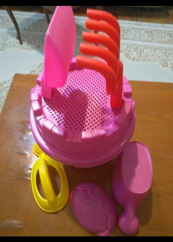 Barbie Renkli Plaj ve Bahçe Oyuncak Seti