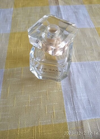 Boş parfüm şişeleri 