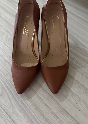 Bej Deri Tokalı Stiletto Kadın Ayakkabı