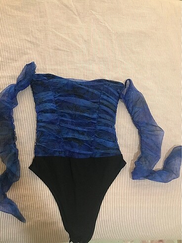 Kalp yaka tul detayli body