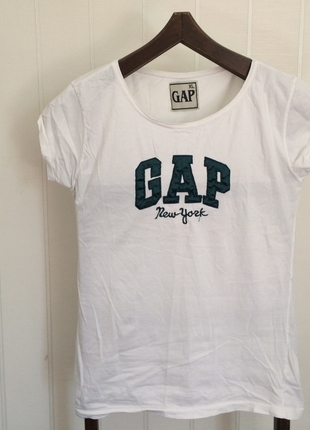 Gap t-shirt