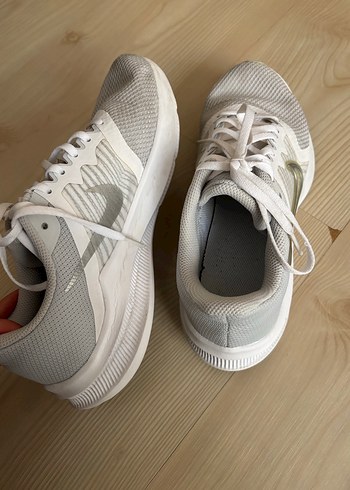 Nike Nike Beyaz Gri Bağcıklı Kadın Spor Ayakkabısı