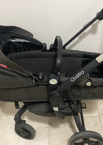Quatro Siyah Bebek Arabası