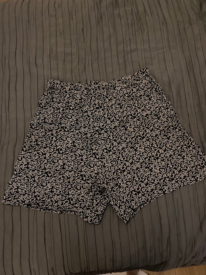 Çok rahat siyah beyaz cepli şort - Görsel 5