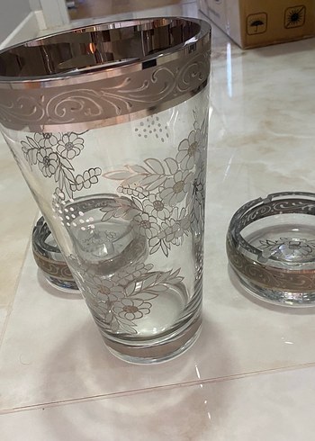 Beden Gri Çiçek Desenli kristal vazo küllük