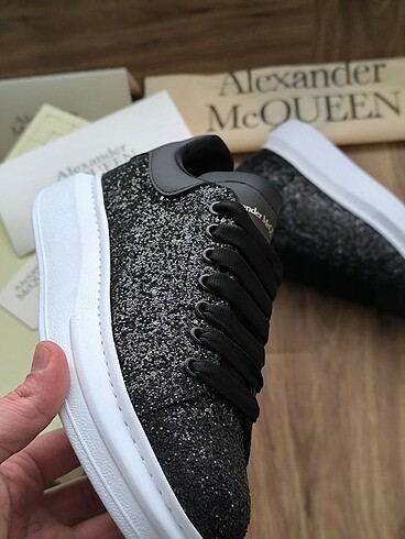 ALEXANDER MCQUEEN SİYAH SİMLİ KADIN