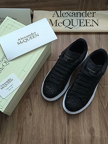 Alexander McQueen ALEXANDER MCQUEEN SİYAH SİMLİ KADIN